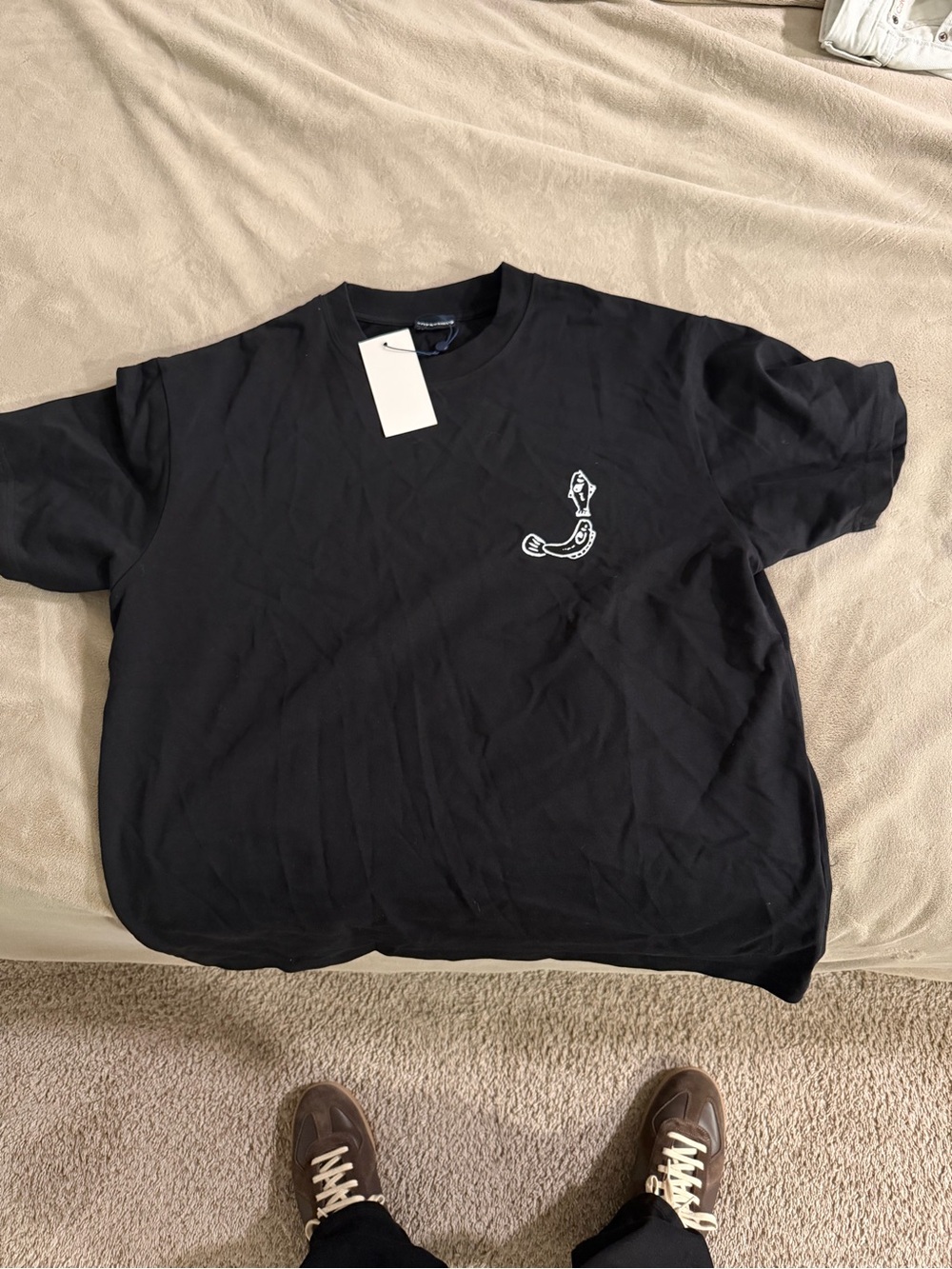 Jacquemus Black Short-Sleeve Crewneck T-Shirt with White Graphic - Picture 3 of 4